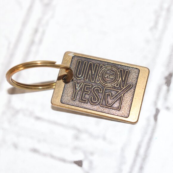 Nwot Union YES Bronze Keychain - Picture 1 of 3